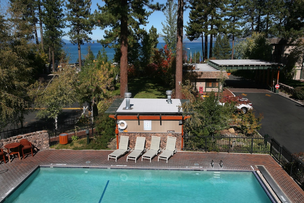 Hotel Azure Tahoe 27/39
