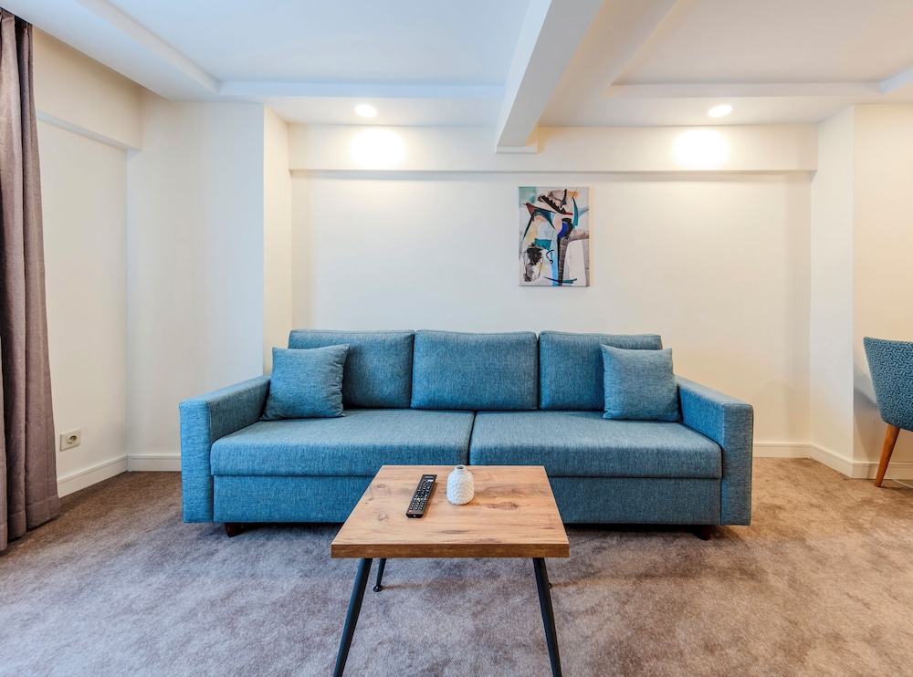 Roys Hotel & Suites 27/50