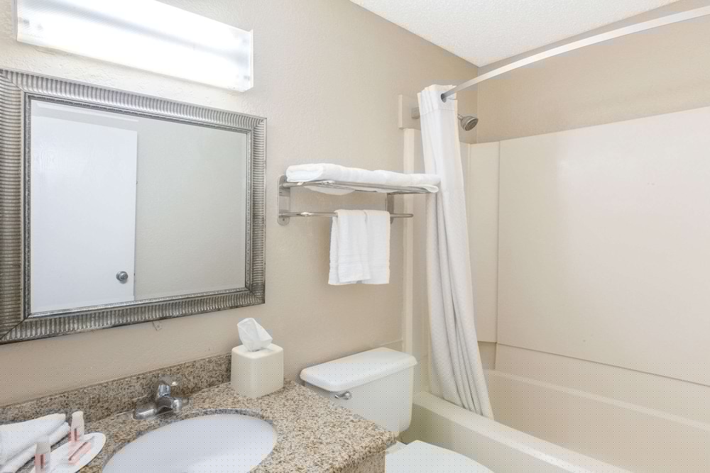 Americas Best Value Inn Lafayette 14/15