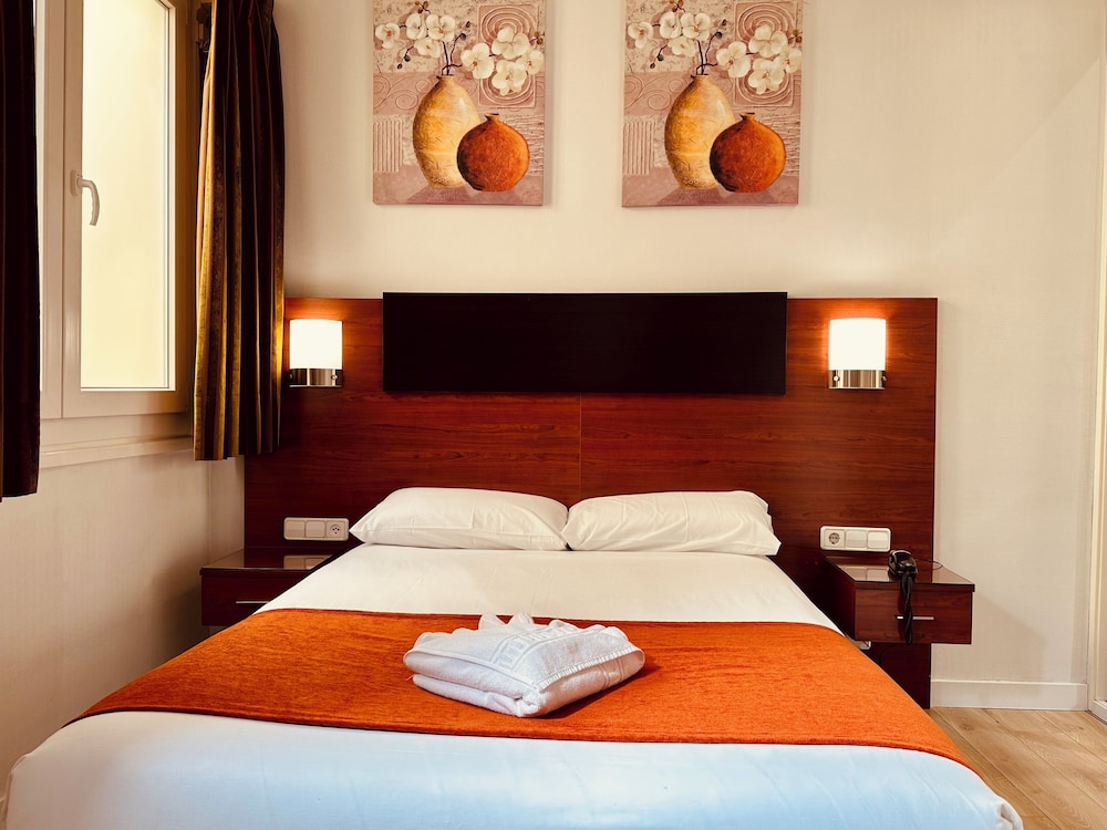 Hostal Abadia 19/50