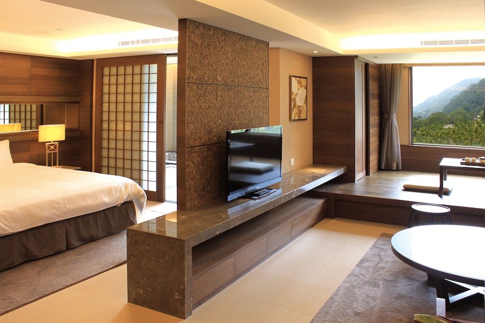 Deluxe, Suite, King Bed, Hot Spring Bath