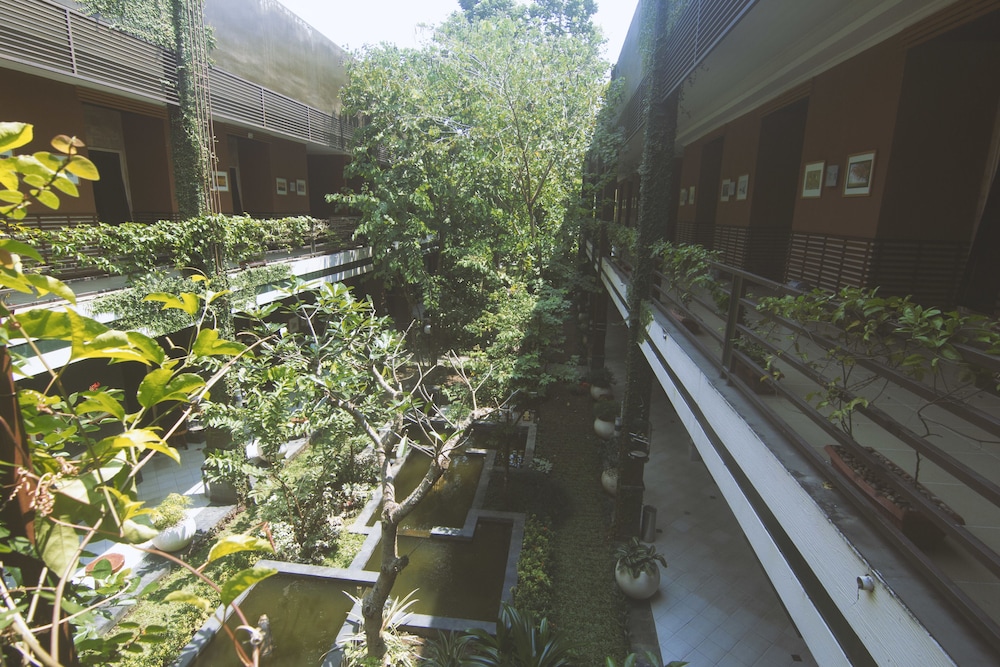 Savita Garden Inn 42/44