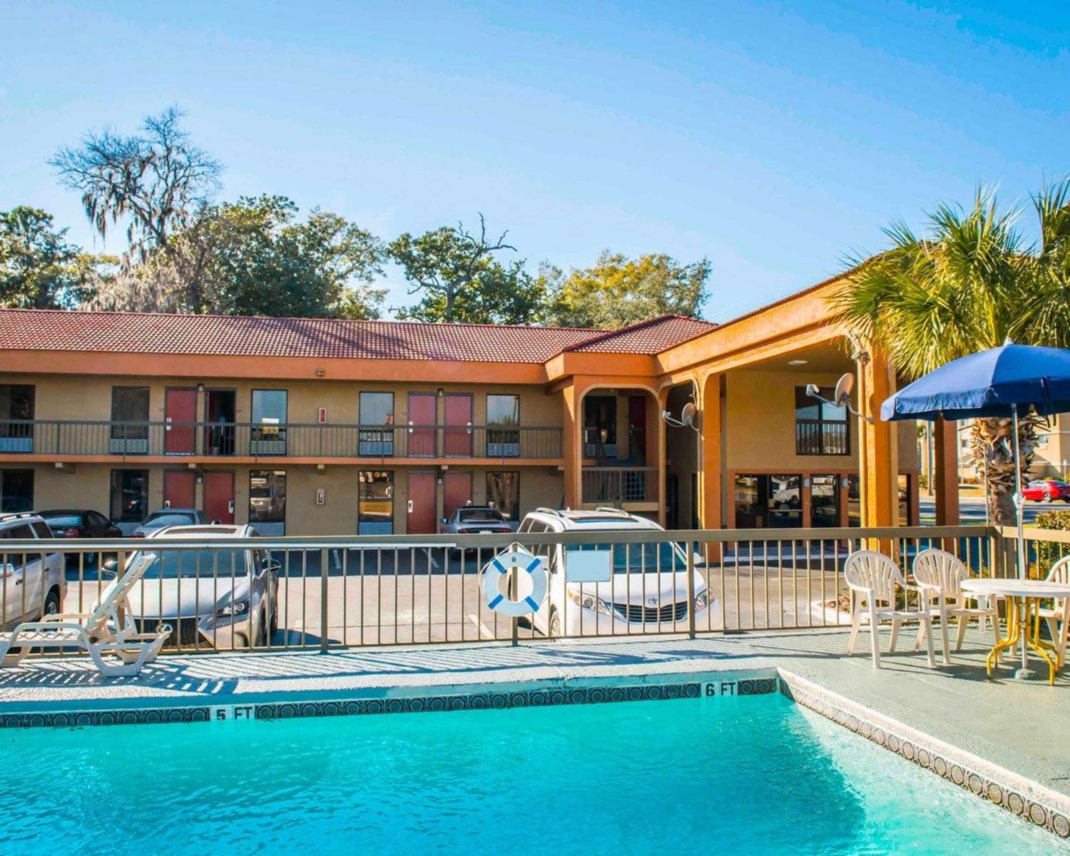 Econo Lodge Panama City St. Andrews 6/44