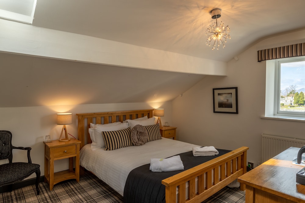 Holly Lodge Guest House 18/72