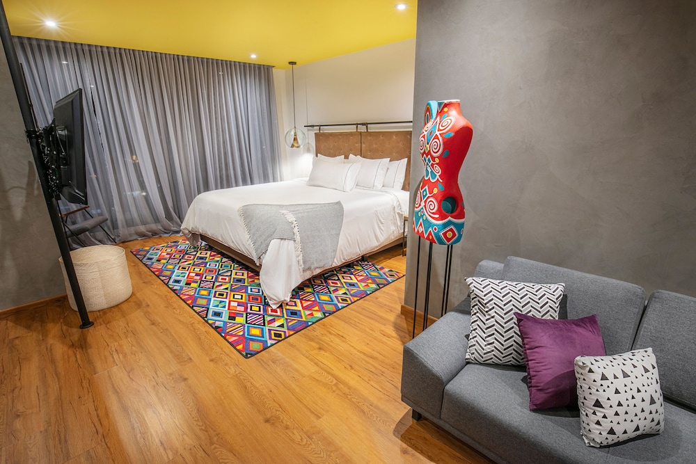 Hotel V1501 8/24