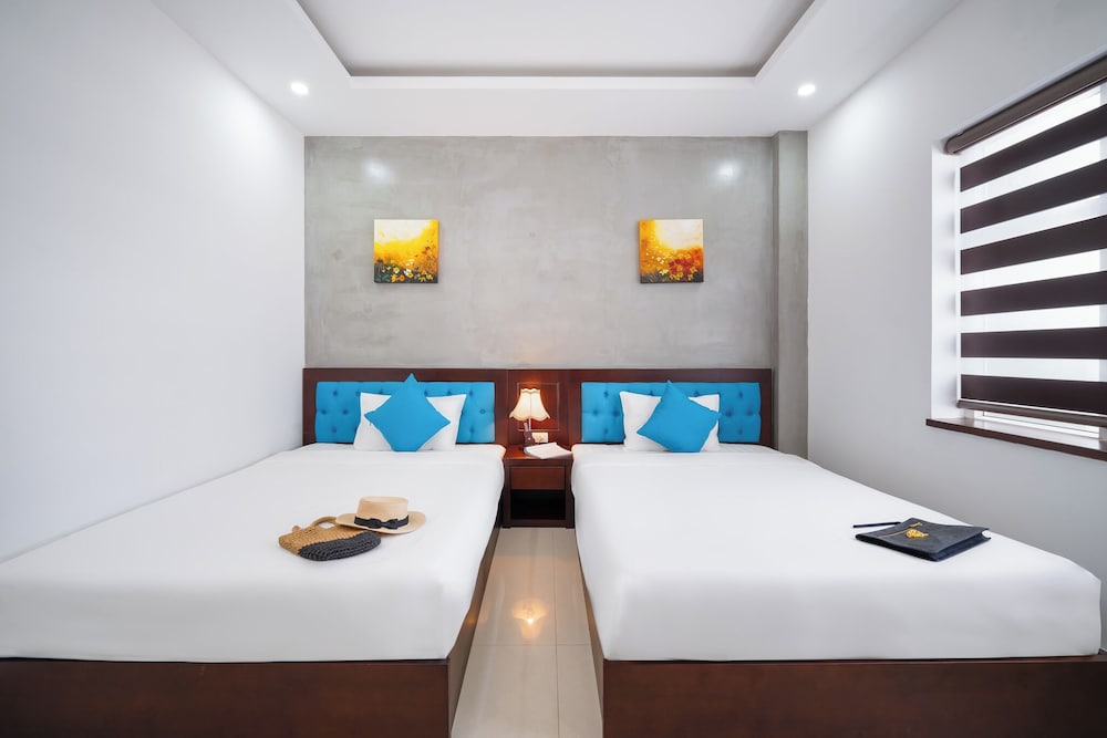 DELUXE, TWIN BEDS