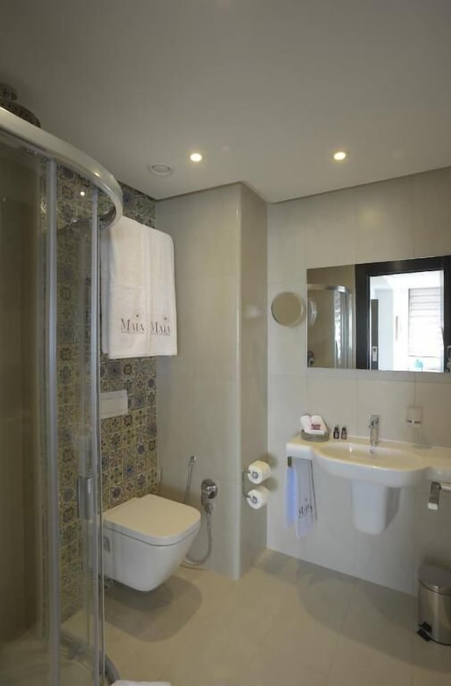 Maia Hotel Suites 42/44