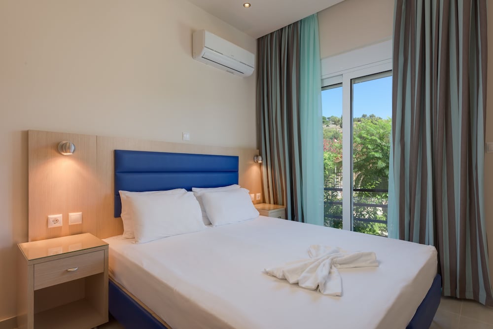 Vlycha Beach Studios & Apartments 25/71