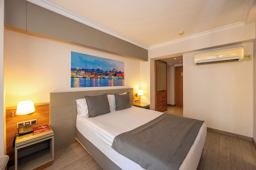 ROOM, SINGLE