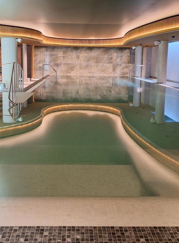 swimming pool spa