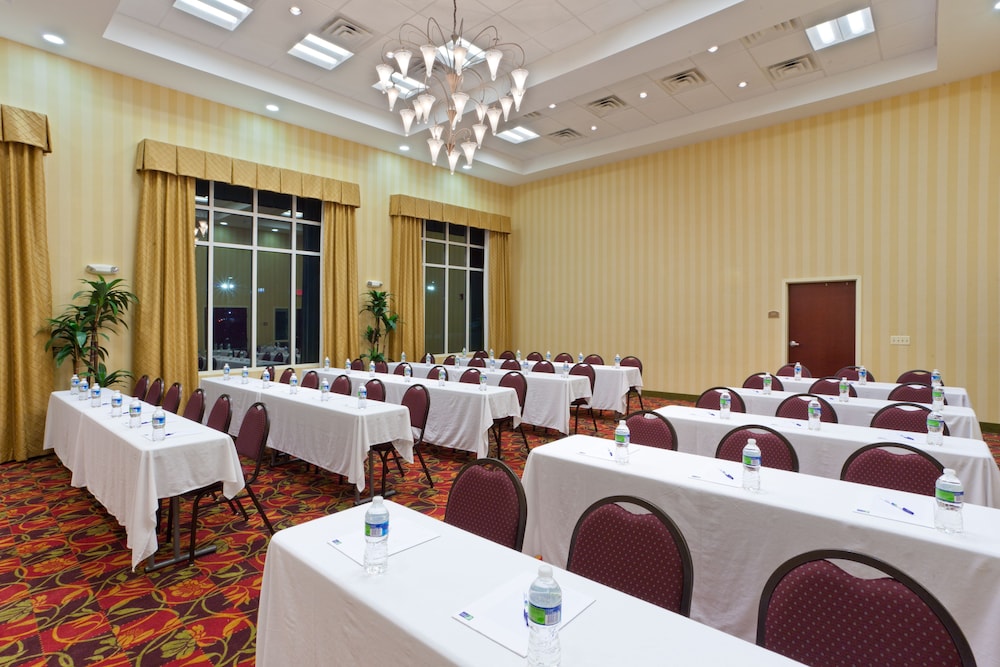 Holiday Inn Express Woodstock-Shenandoah Valley 25/28