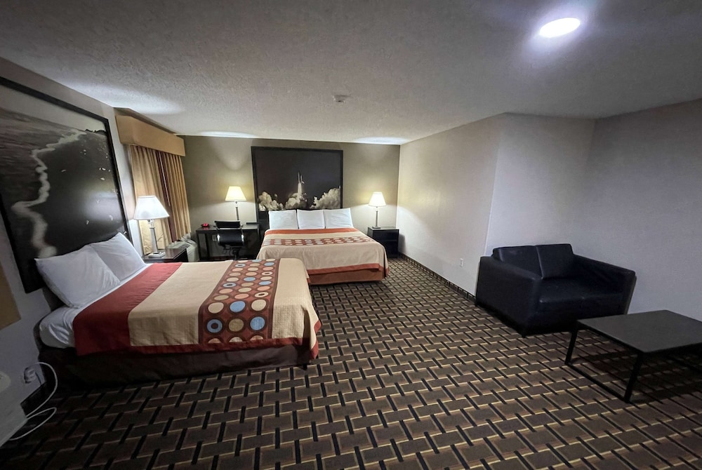 Super 8 by Wyndham League City 17/46