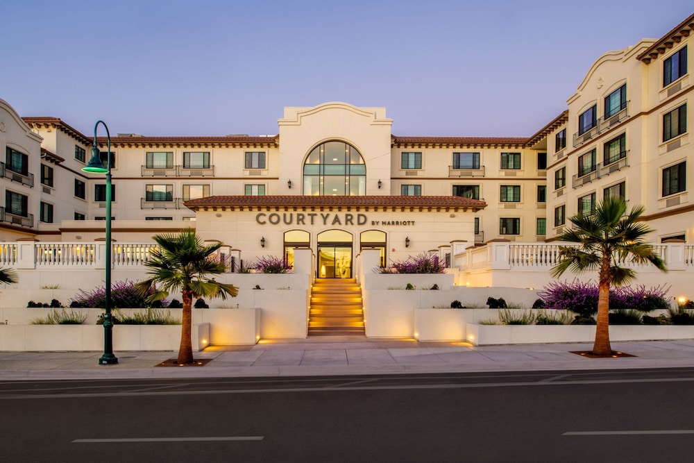 Courtyard by Marriott Santa Cruz 2/36