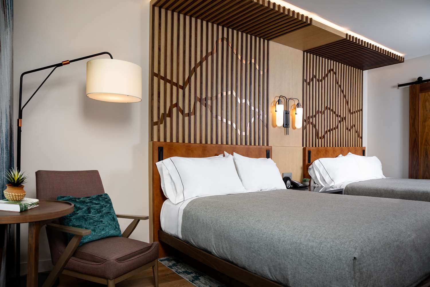 JUNIOR SUITE, 2 QUEEN BEDS, SOFA