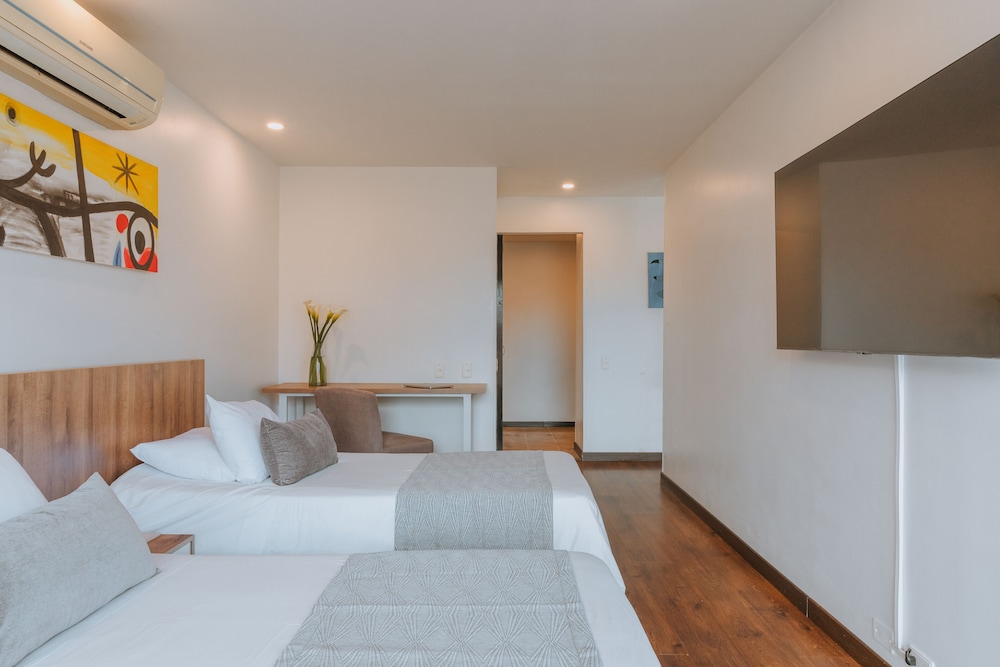 Travelers Apartamentos and Suites Orange Medellin 18/50