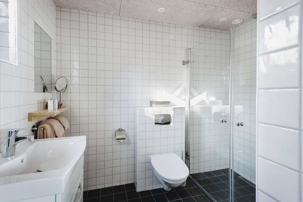 Ytterjarna Hotell & Konferens 48/50