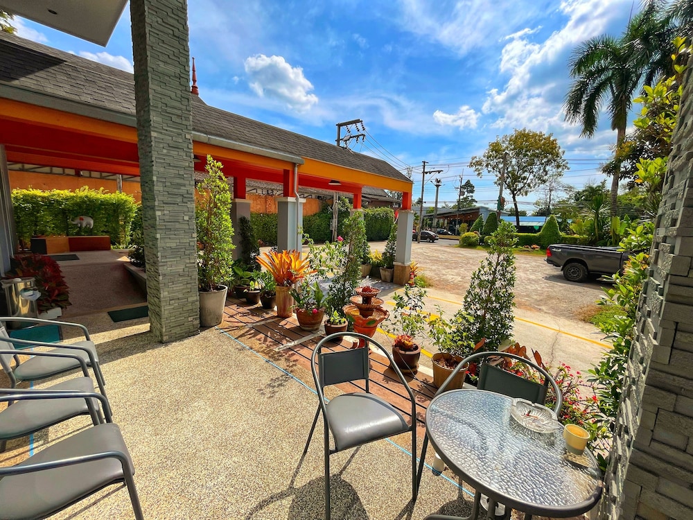 Peak Boutique City Hotel 50/62