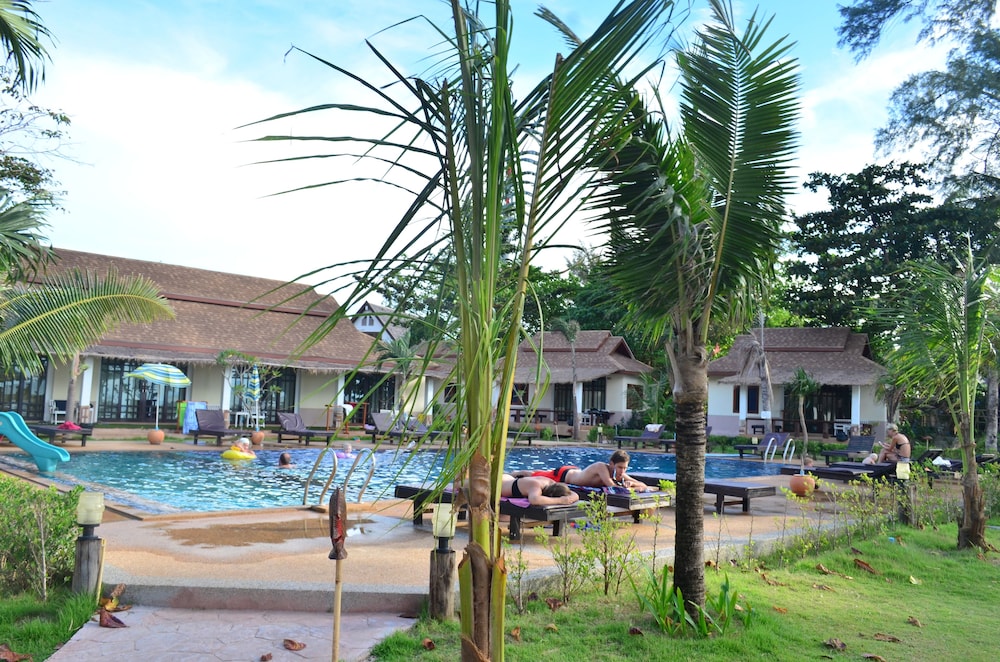 Banana Beach Resort 30/34