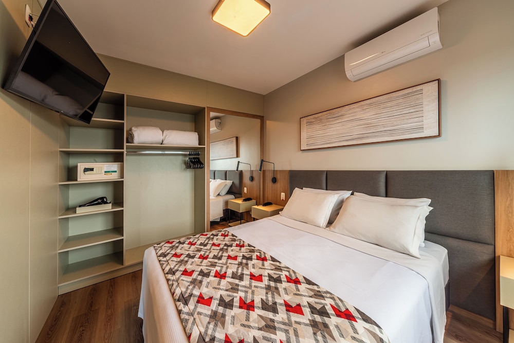 Hotel Laghetto Toscana 18/70