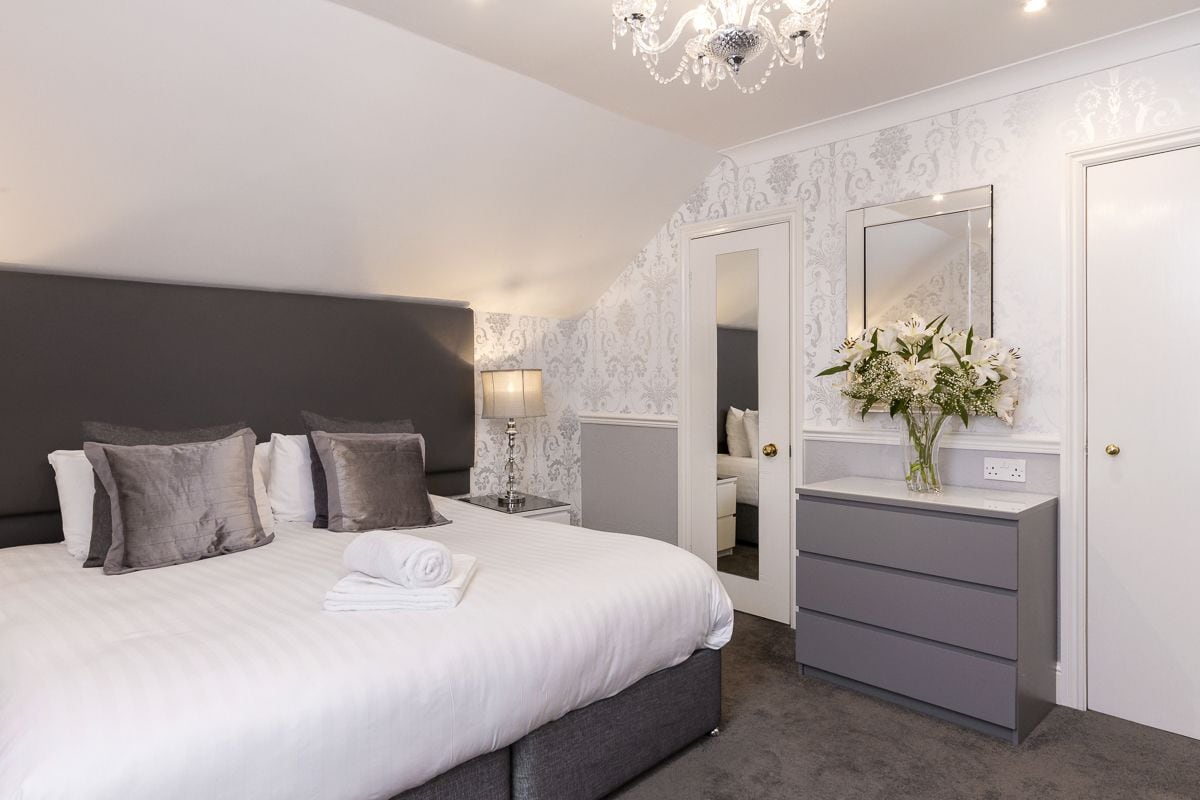 STANDARD, KING BED
