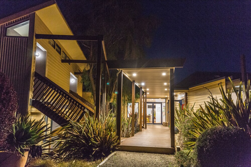 Sandpiper Motel 4/50