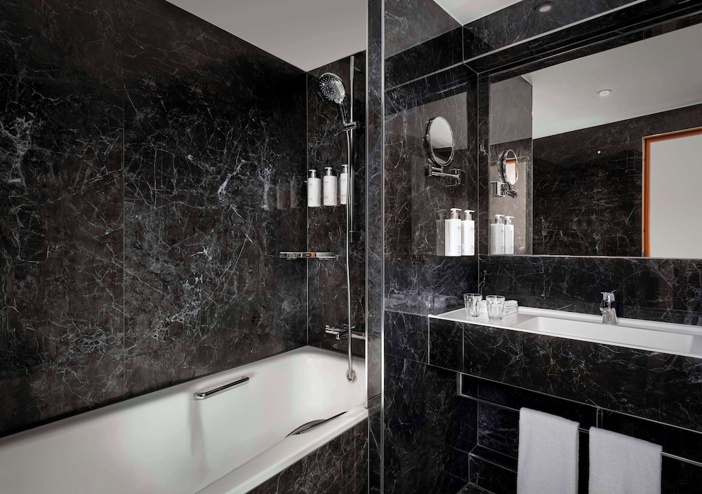 Park Plaza Victoria London 45/46
