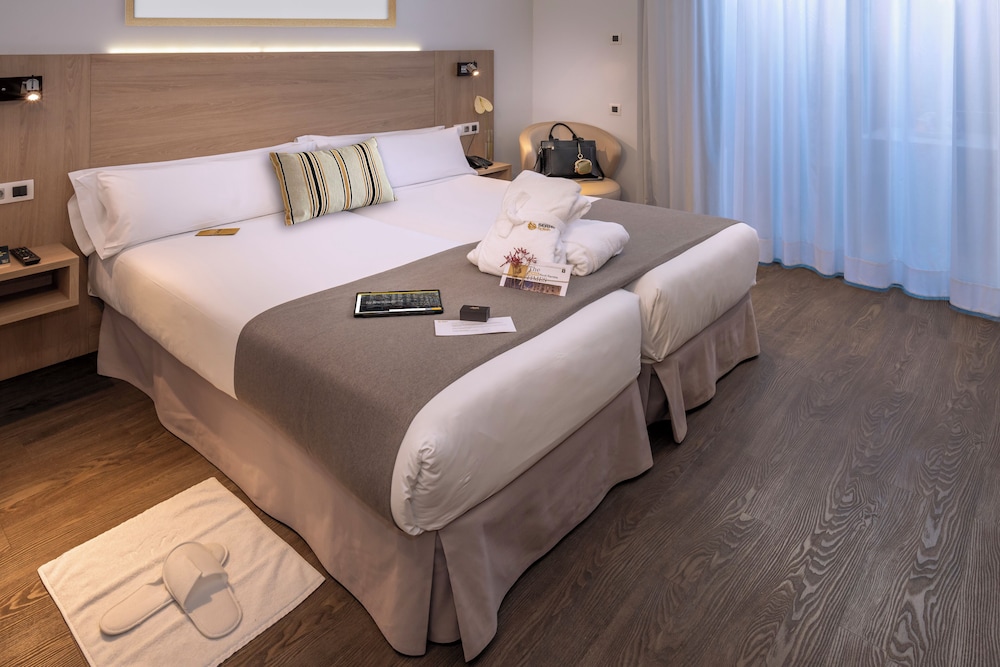 DELUXE, DOUBLE BED, BALCONY