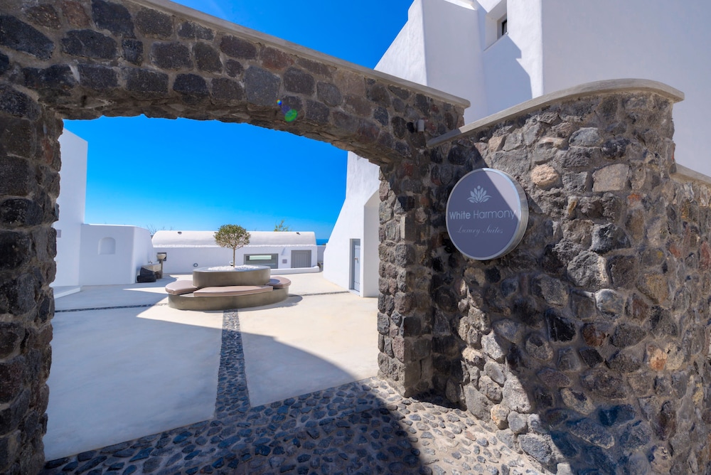 White Harmony Suites 22/69