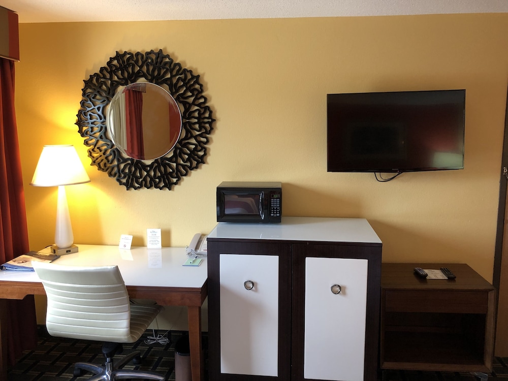 Baymont By Wyndham Springfield 17/27