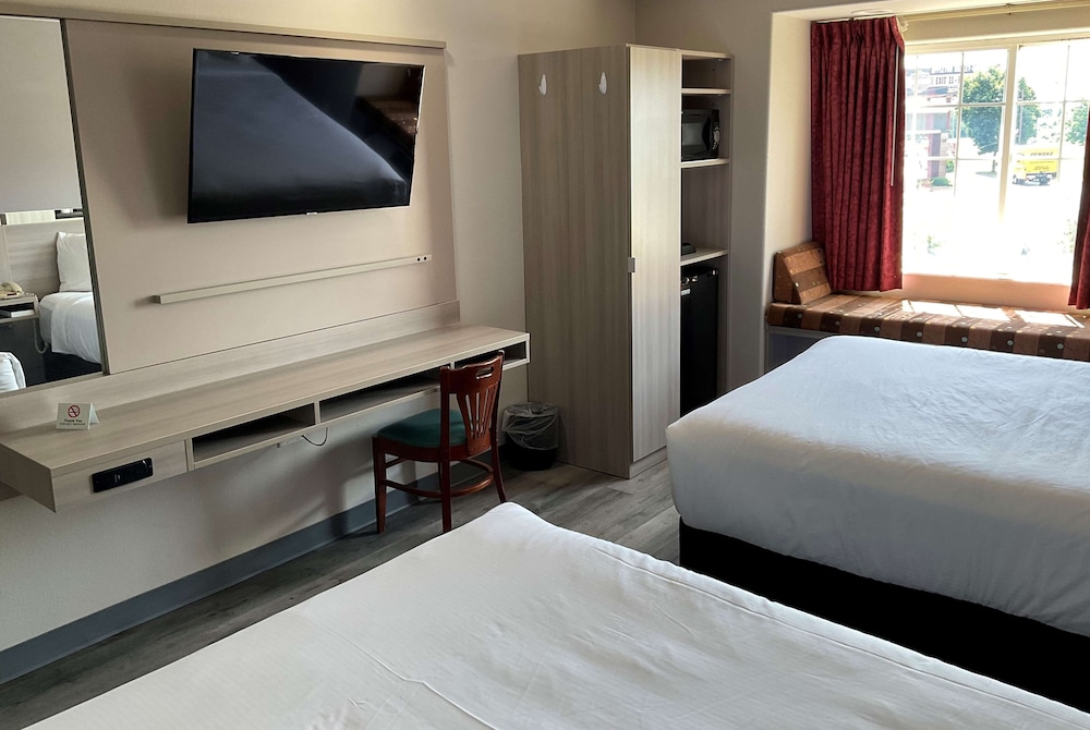 Microtel Inn And Suites Clarksville 8/30