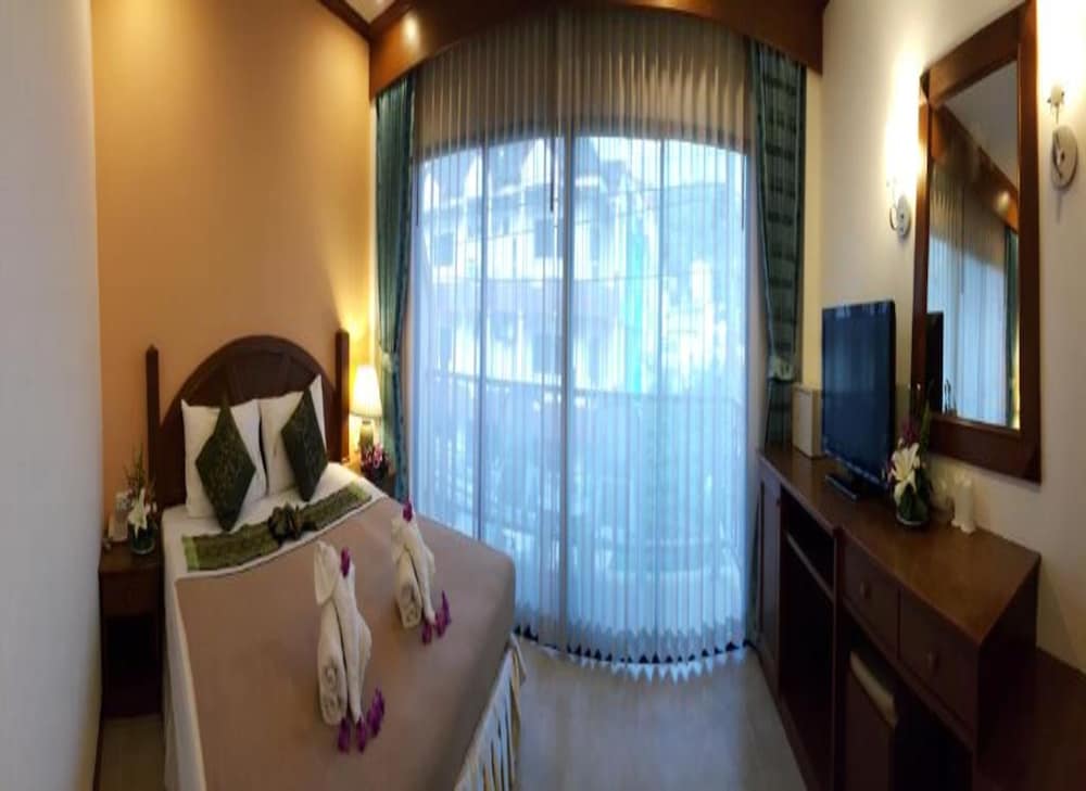 Mt Hotel 38/53