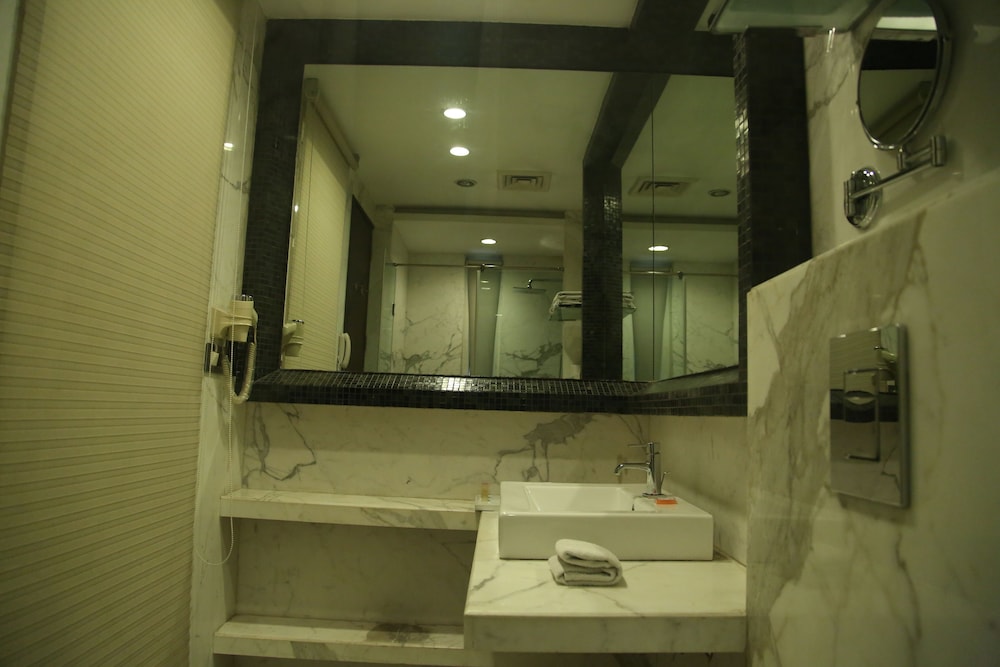 The Nanee Suites New Delhi 11/32