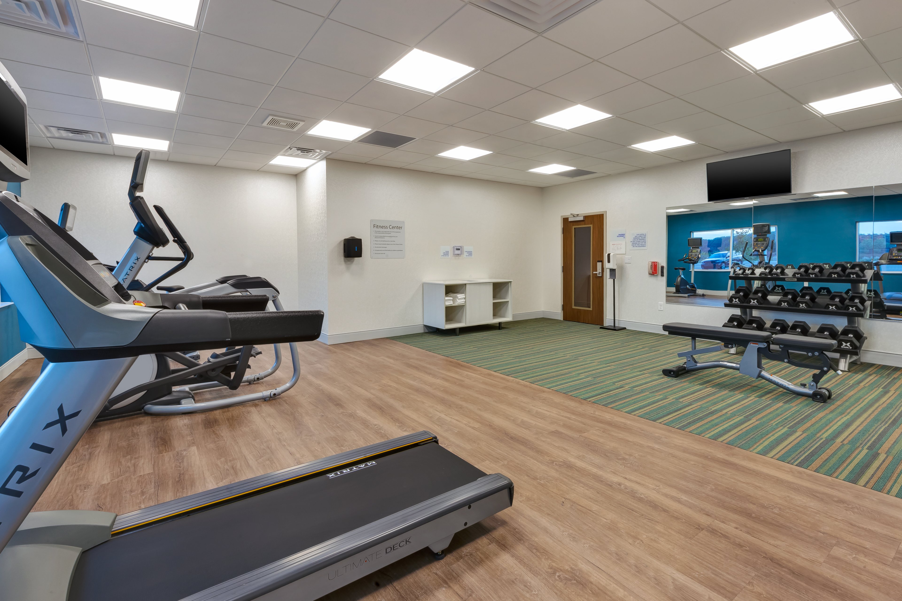 Holiday Inn Express And Suites Cedar Springs Grand Rapids North 26/42
