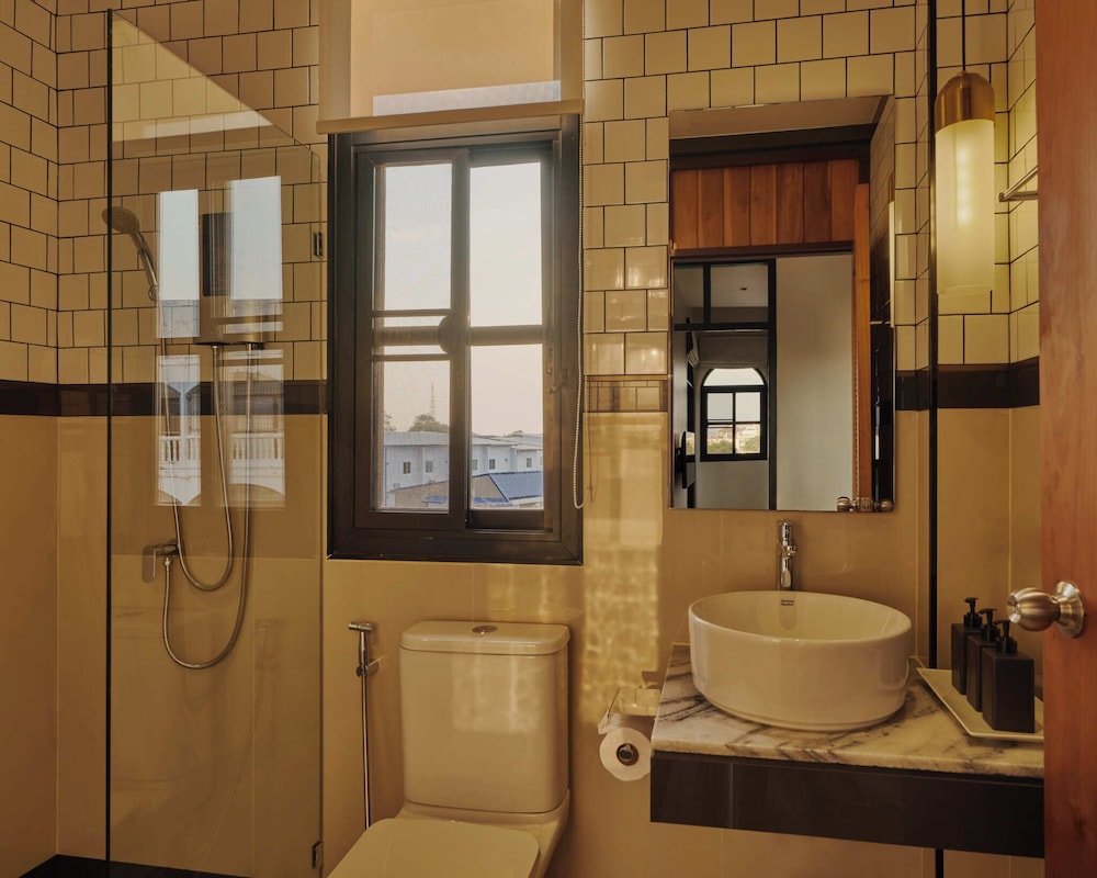 جناح عائلي بسرير كينج بإطلالة على الجبل بشرفة، The Motifs Eco Hotel 6/7
