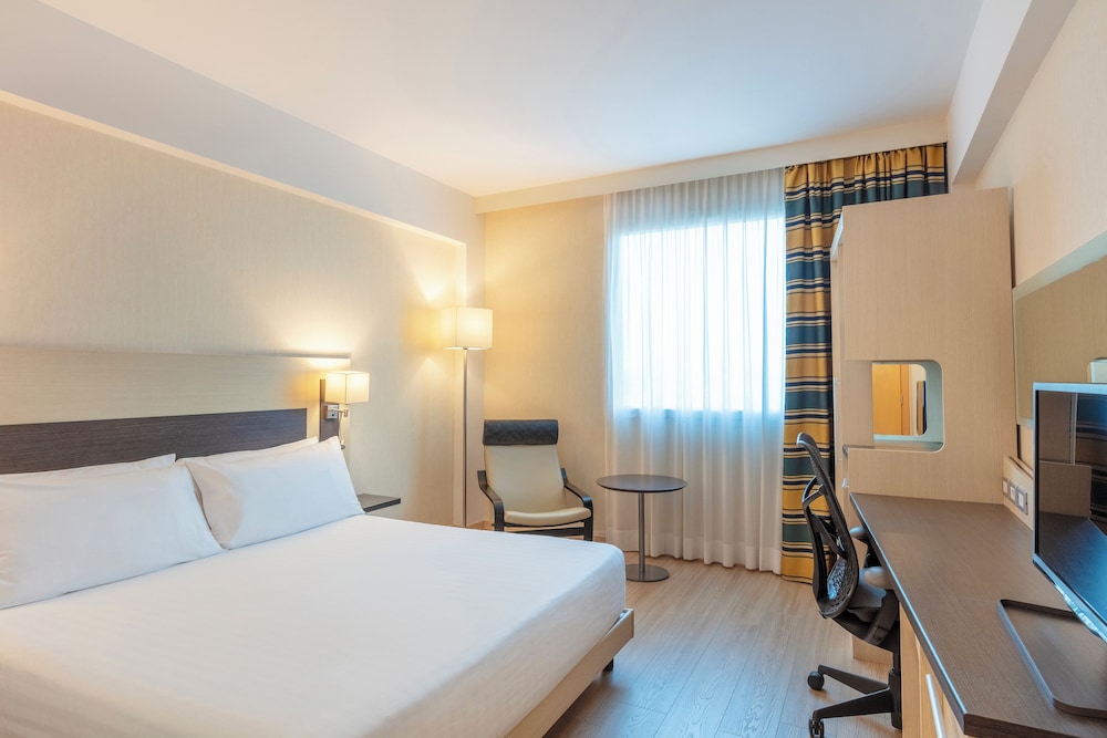 ROOM, KING BED