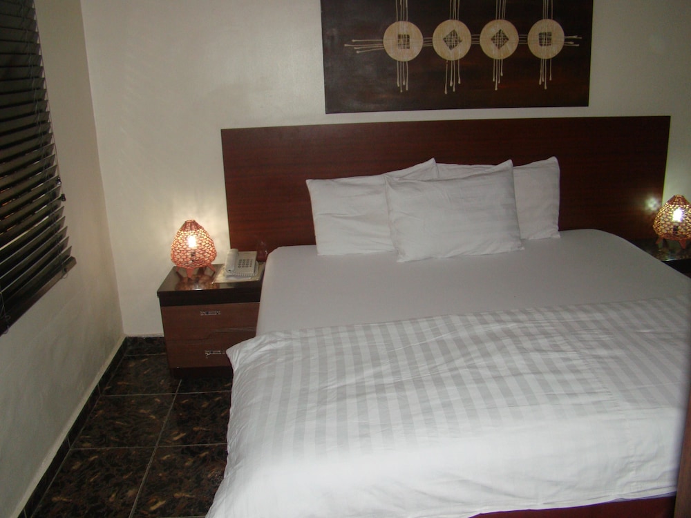 CHARLIE'S PLACE AND SUITES 25/50
