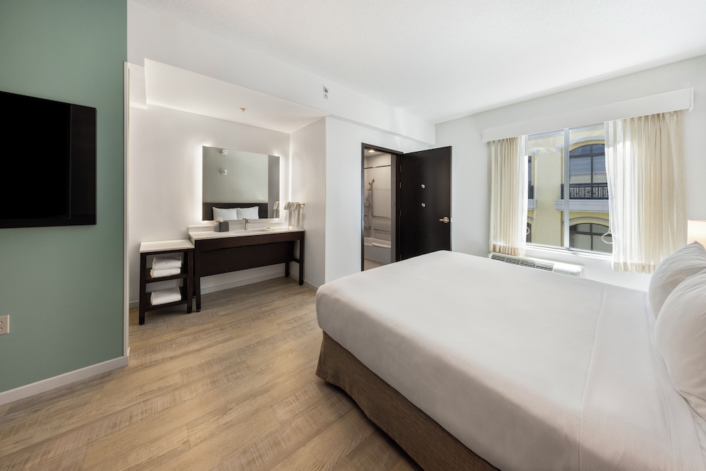 Hyatt Place West Palm Beach/Downtown 17/70