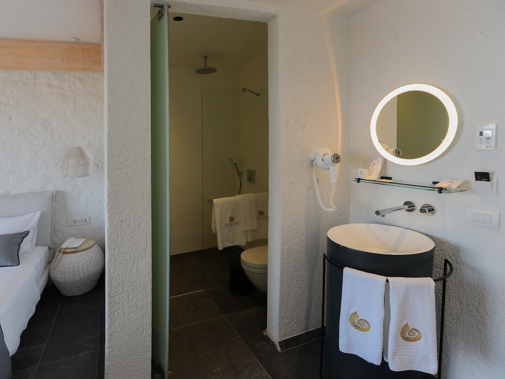 Avalon Boutique Hotel & Suites 57/59