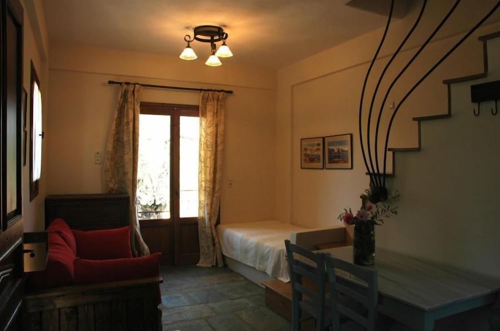 Gera's Olive Grove 22/50