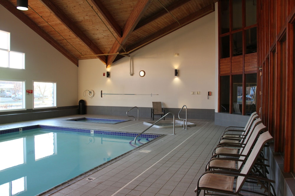 C Mon Inn Hotel Suites 31/46