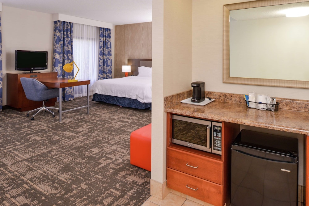 Hampton Inn Suites Wilmington 25/51
