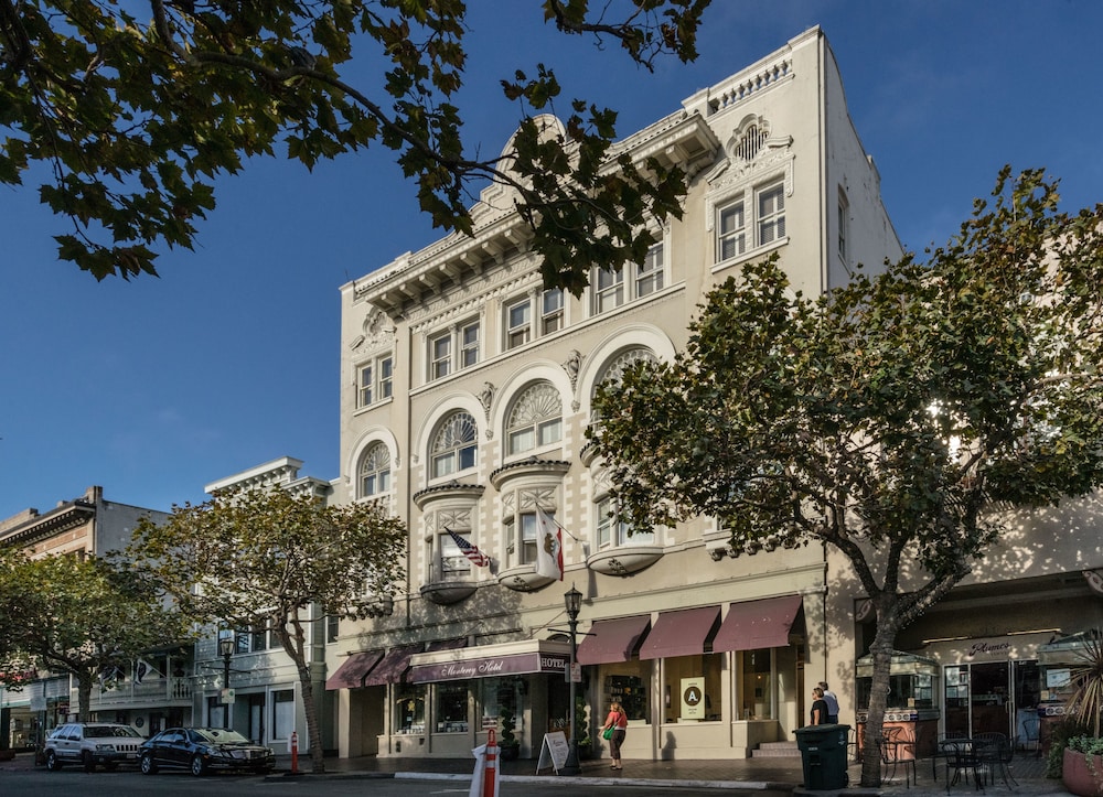 Monterey Hotel 6/68