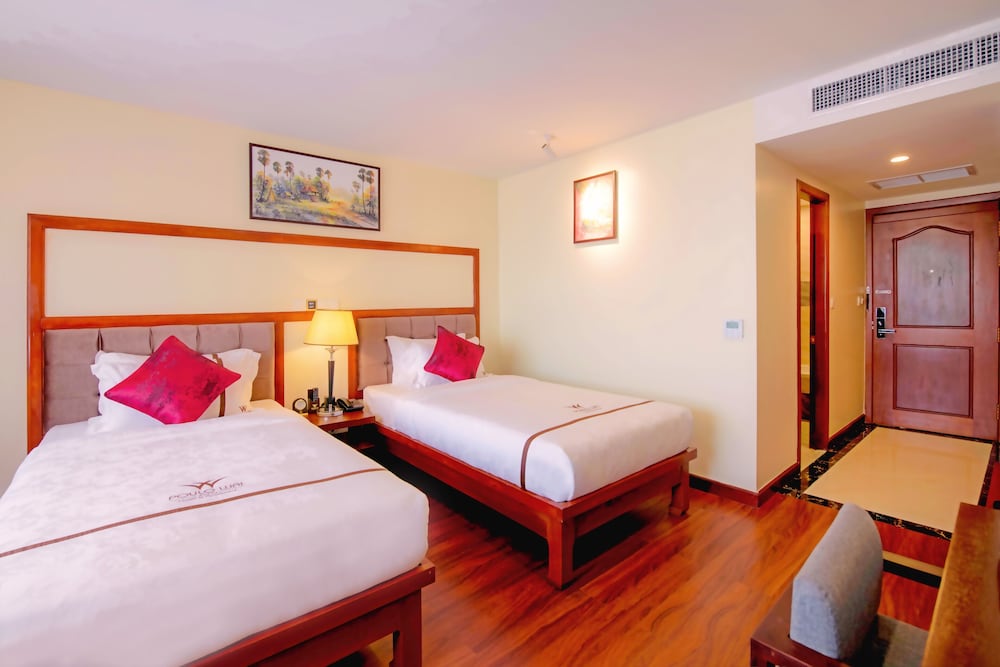 Landmark, Twin Beds