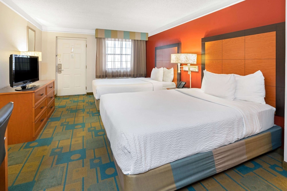 La Quinta Inn Phoenix Sky Harbor Airport 10/40