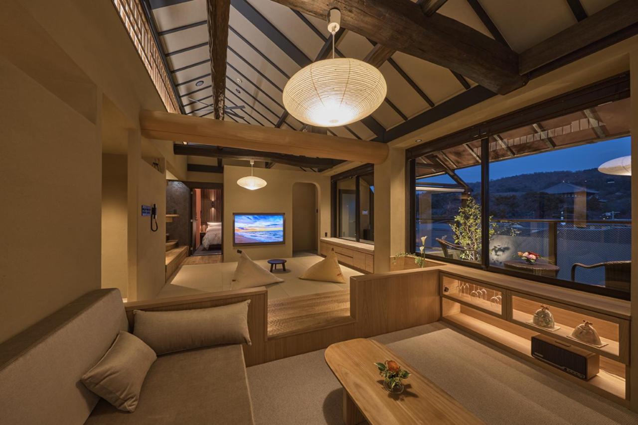 Suite, Balcony