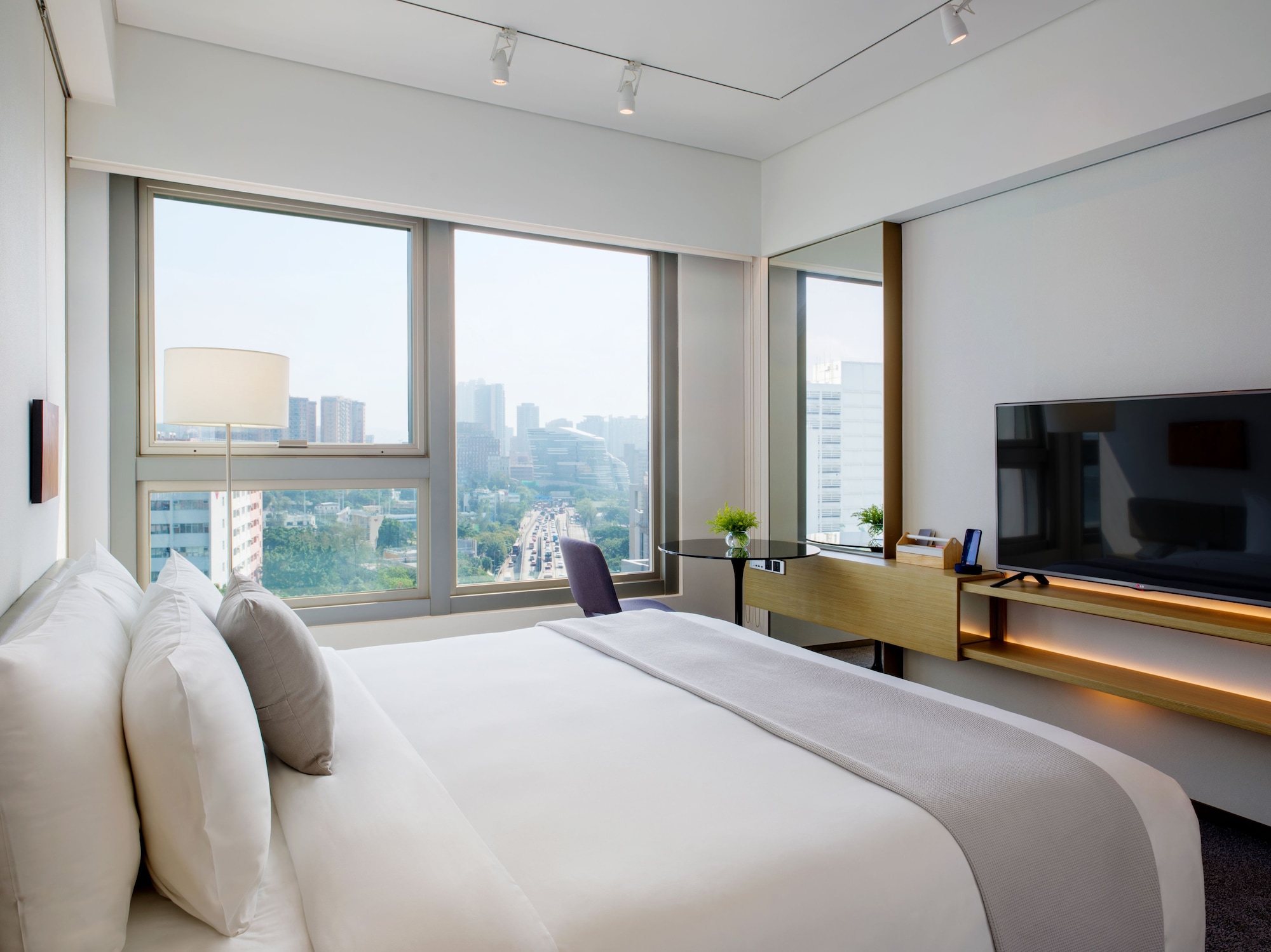 SUNRISE, DELUXE, KING BED