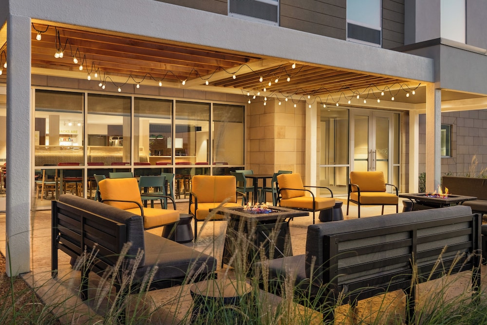 Home2 Suites by Hilton Denton 27/44