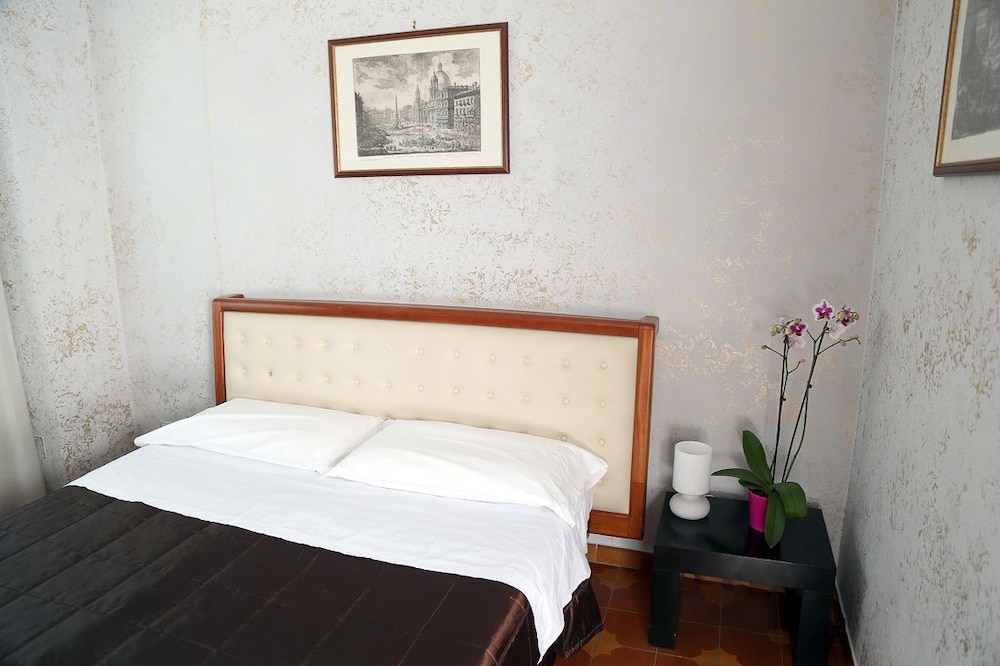 Hotel Roma Room 11/50