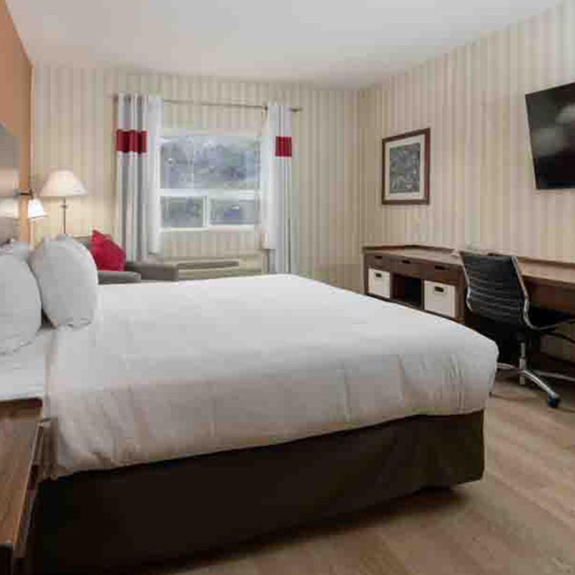 غرفة بسرير كينج لذوي الإعاقة، Four Points By Sheraton Prince George 2/7