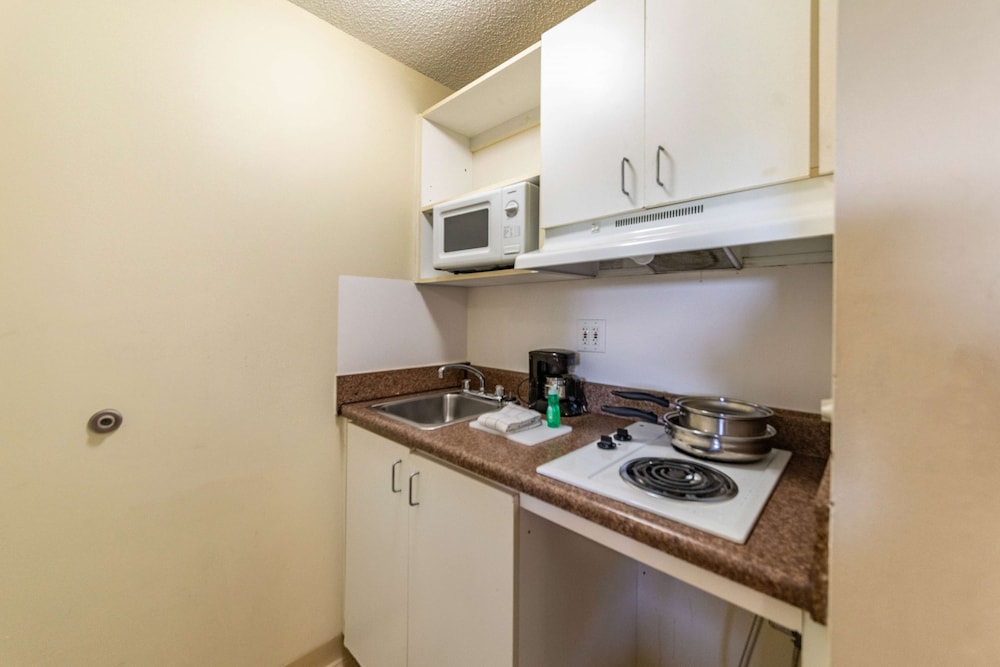 Studio 6 Extended Stay - Greensboro, NC - I-40 48/48